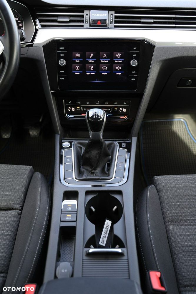 Volkswagen Passat - 25