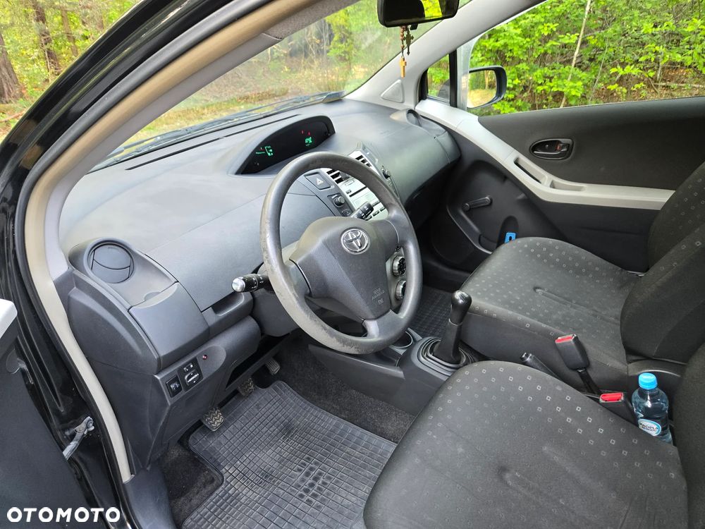 Toyota Yaris 1.3 Prestige - 25