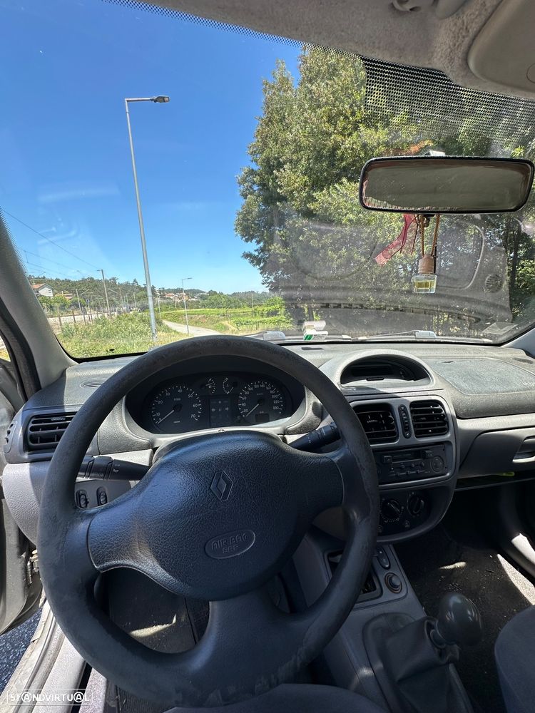 Renault Clio 1.9 DTi RXE - 8