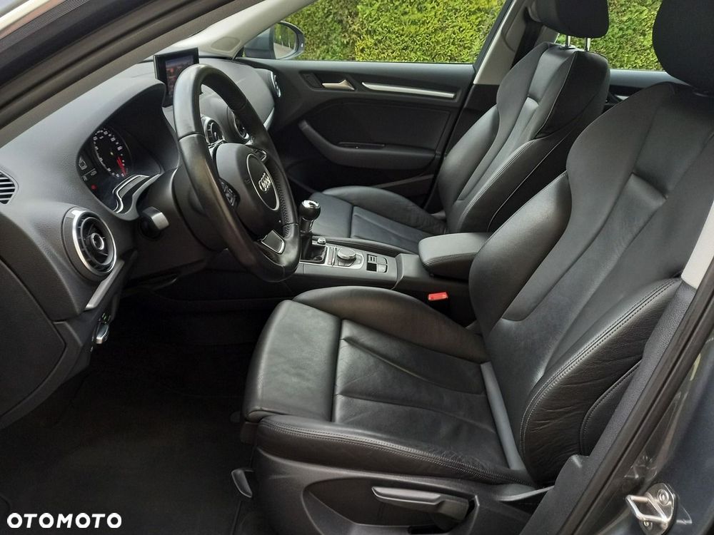 Audi A3 Sportback 1.6 TDI DPF S line Sportpaket - 29