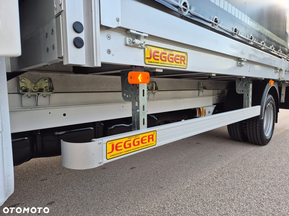 Mercedes-Benz Sprinter - 14