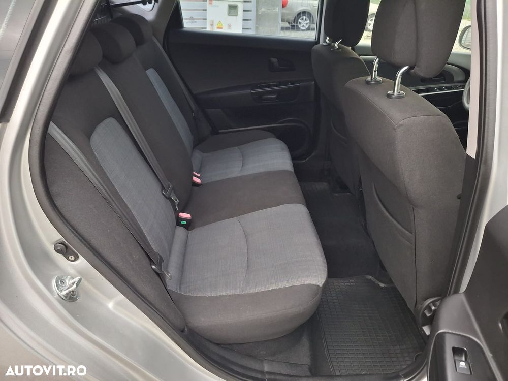 Kia Ceed 1.6 CRDi 90 Vision - 9