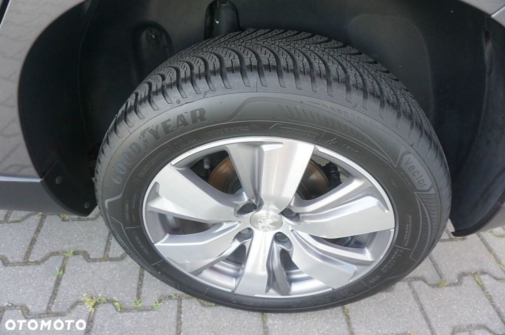 Peugeot 2008 1.6 BlueHDi Allure S&S - 24