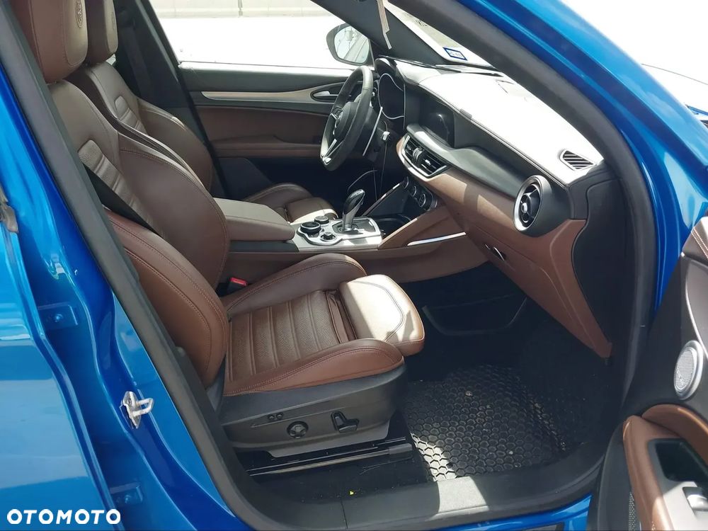 Alfa Romeo Stelvio 2.0 Turbo TI Q4 - 9