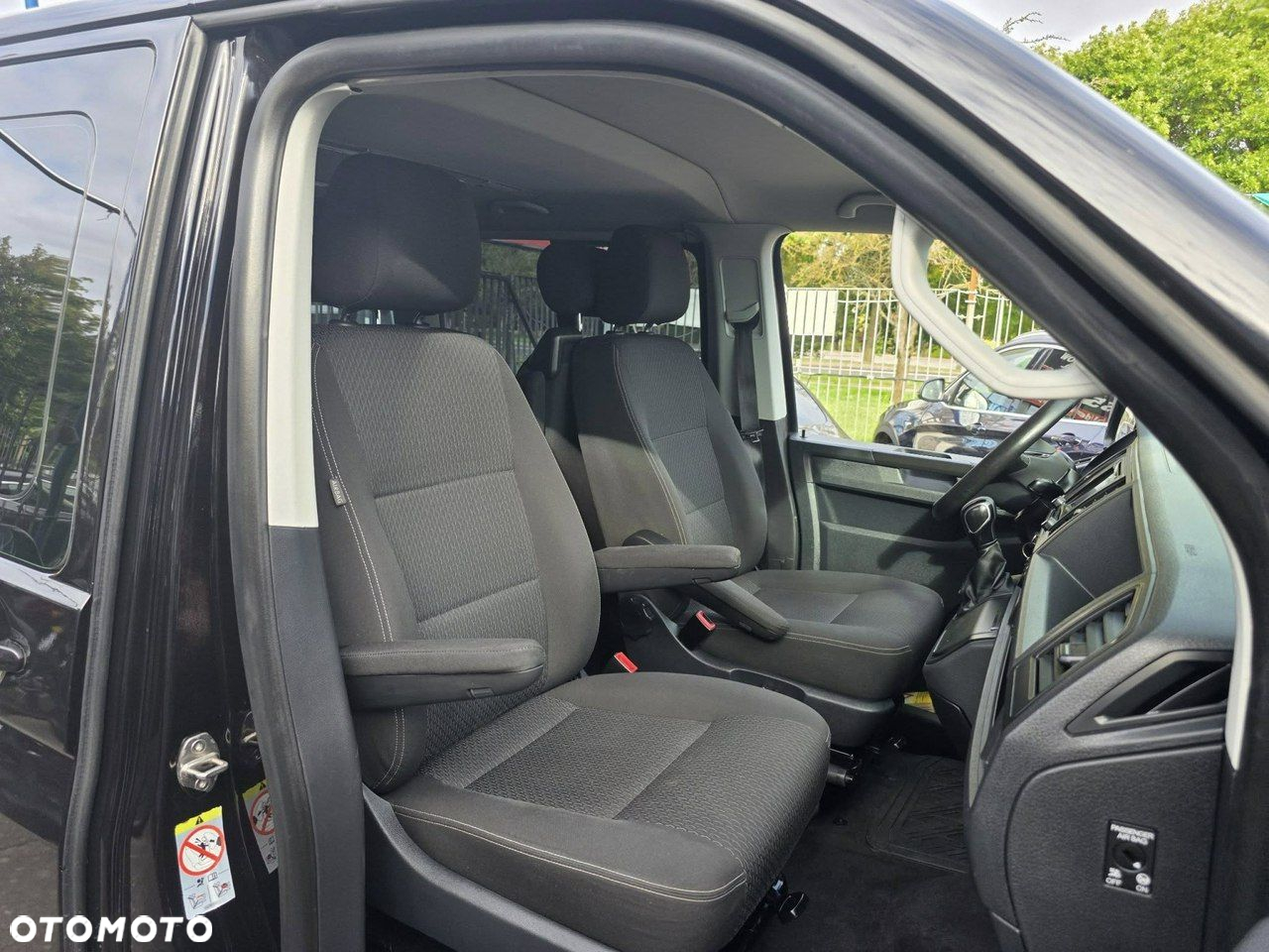 Volkswagen Multivan - 23