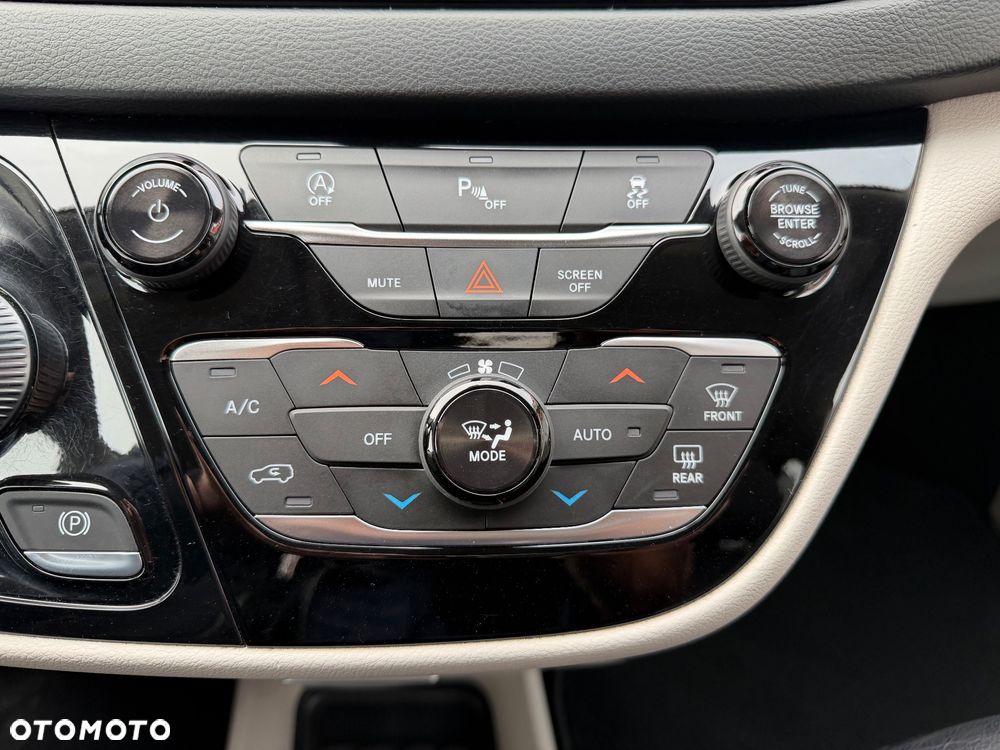 Chrysler Pacifica - 20