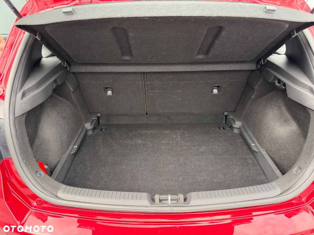 Hyundai i30 1.5 DPI Classic + - 28
