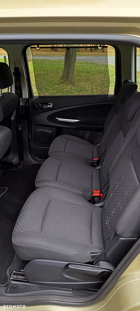 Ford Galaxy 2.0 Ghia - 14