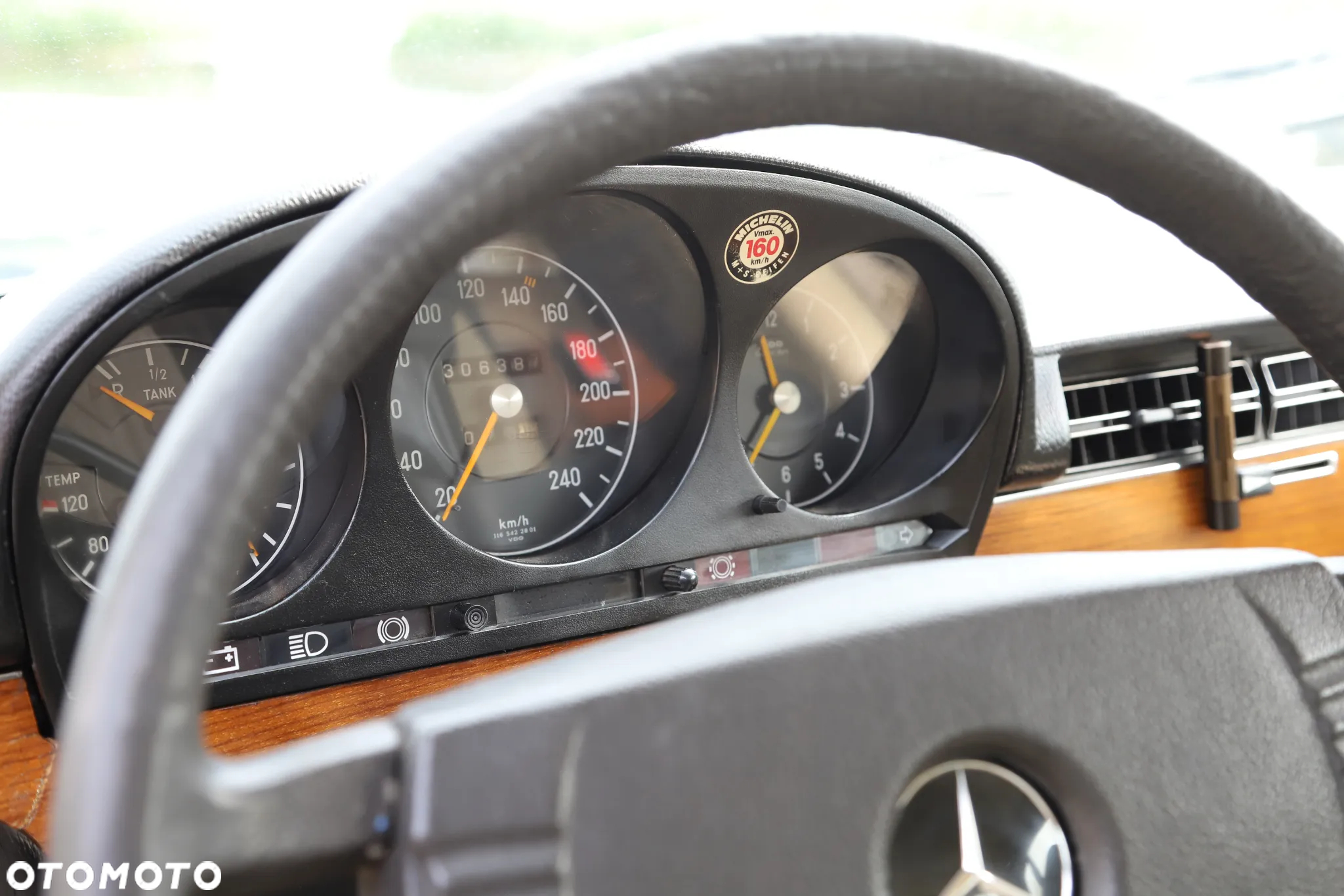 Mercedes-Benz 280 - 28