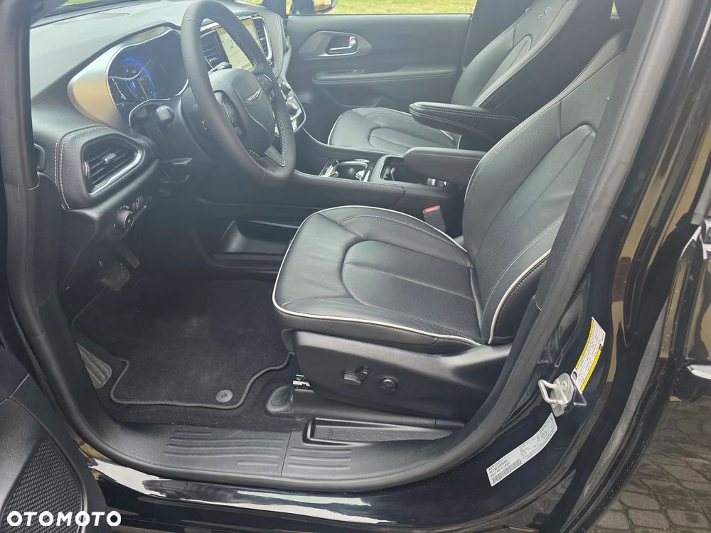 Chrysler Pacifica - 14