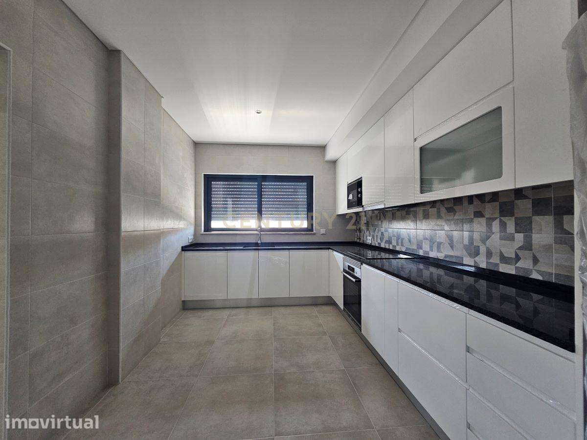 Apartamento T4 Top Floor com garagem em Box para 2 carros em Tavira - Grande imagem: 3/26