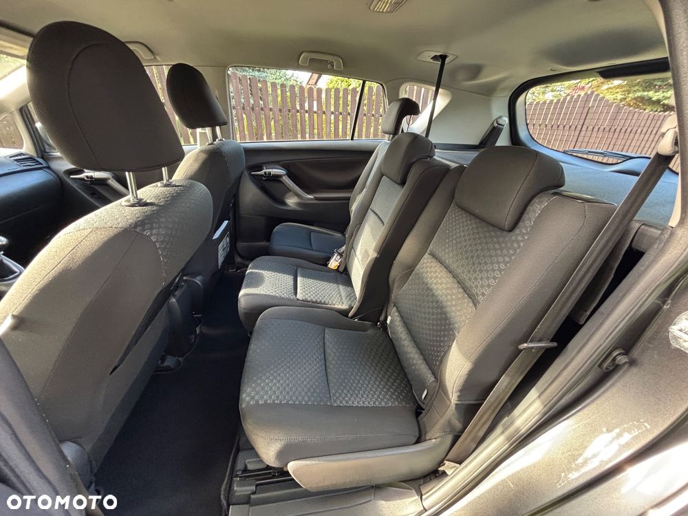 Toyota Corolla Verso 2.0 D-4D Terra 7os - 18