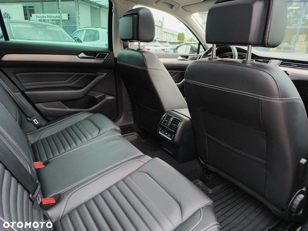 Volkswagen Passat - 25
