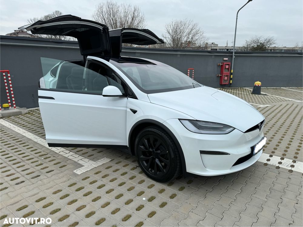 Tesla Model X - 3