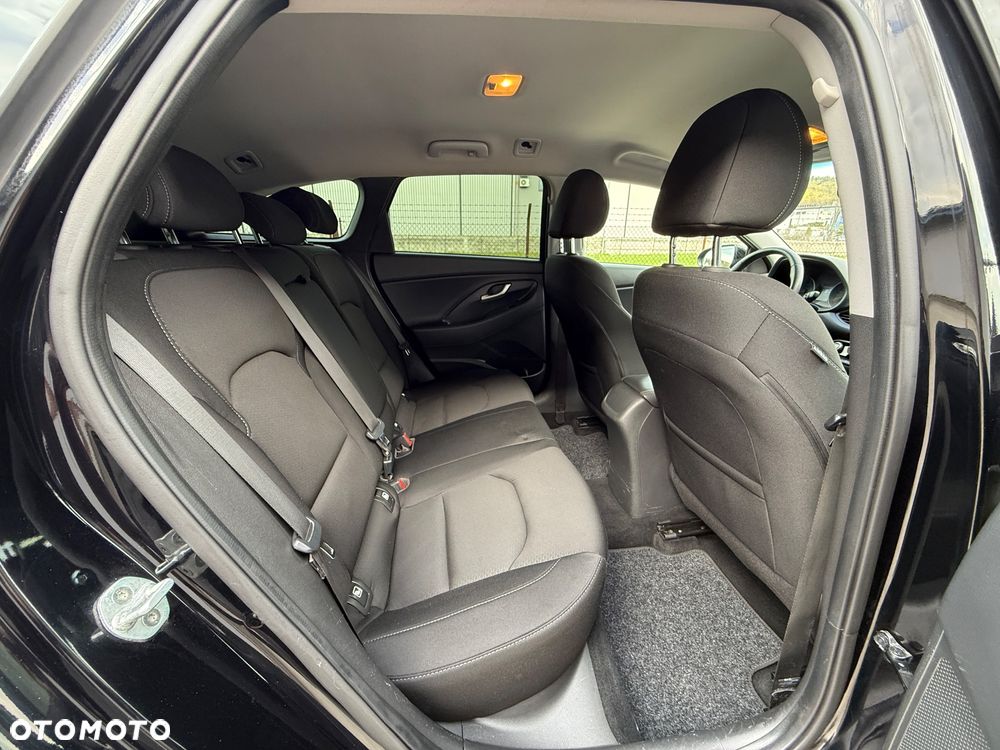 Hyundai i30 1.6 D Comfort DCT - 25
