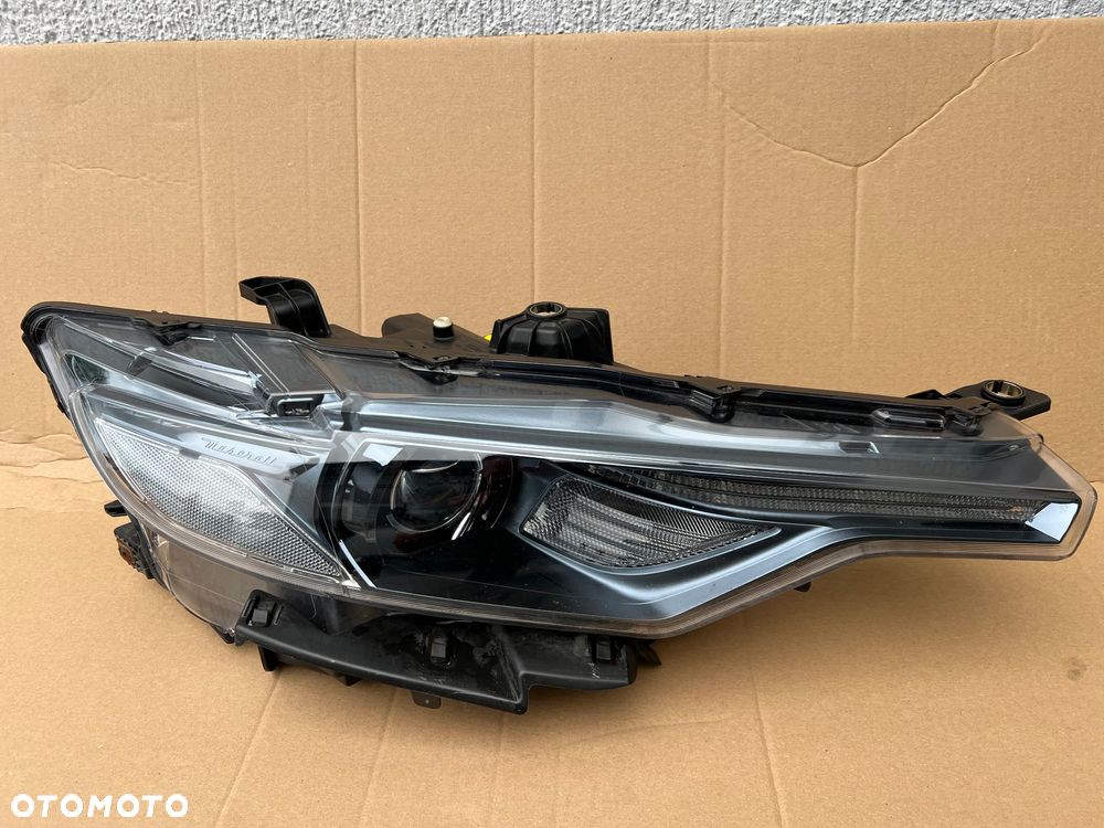 MASERATI LEVANTE S PRAWA LAMPA BI XENON 670034638 EUROPA KOMPLET