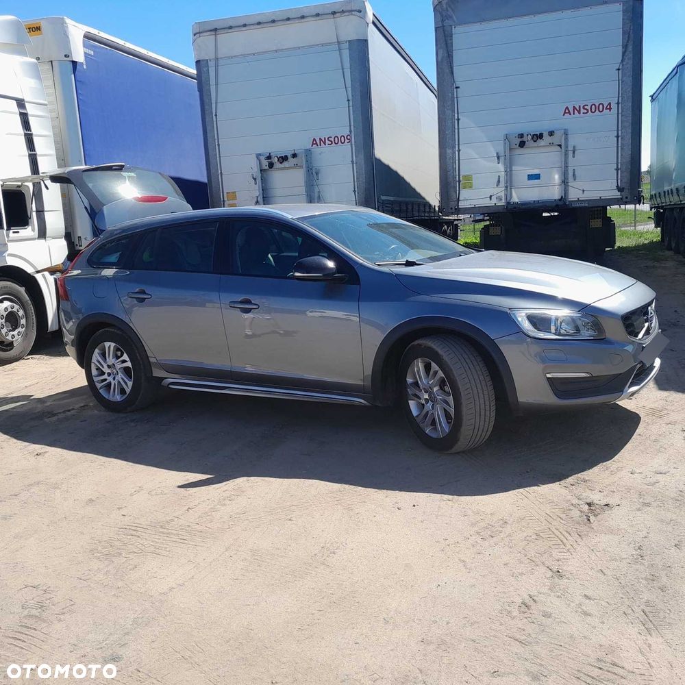 Volvo V60 Cross Country D3 Drive-E Summum - 1