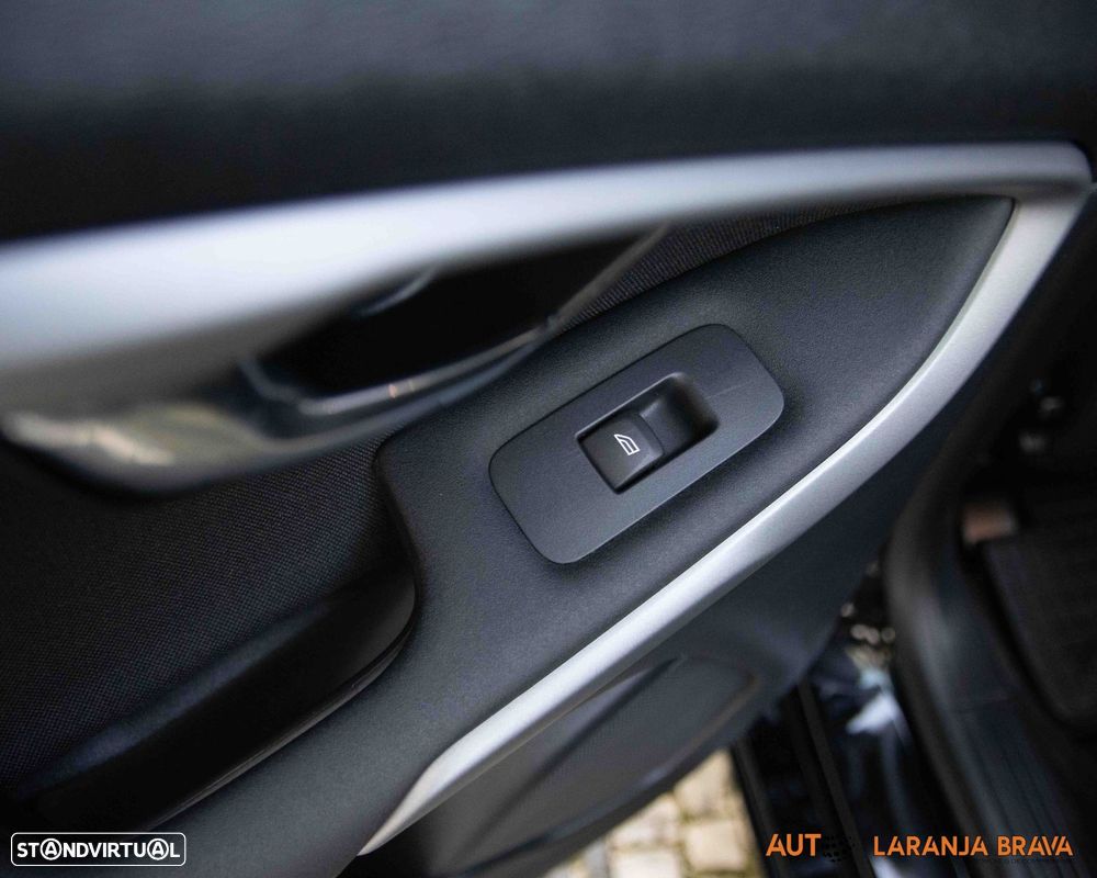 Volvo V40 D2 Kinetic - 32