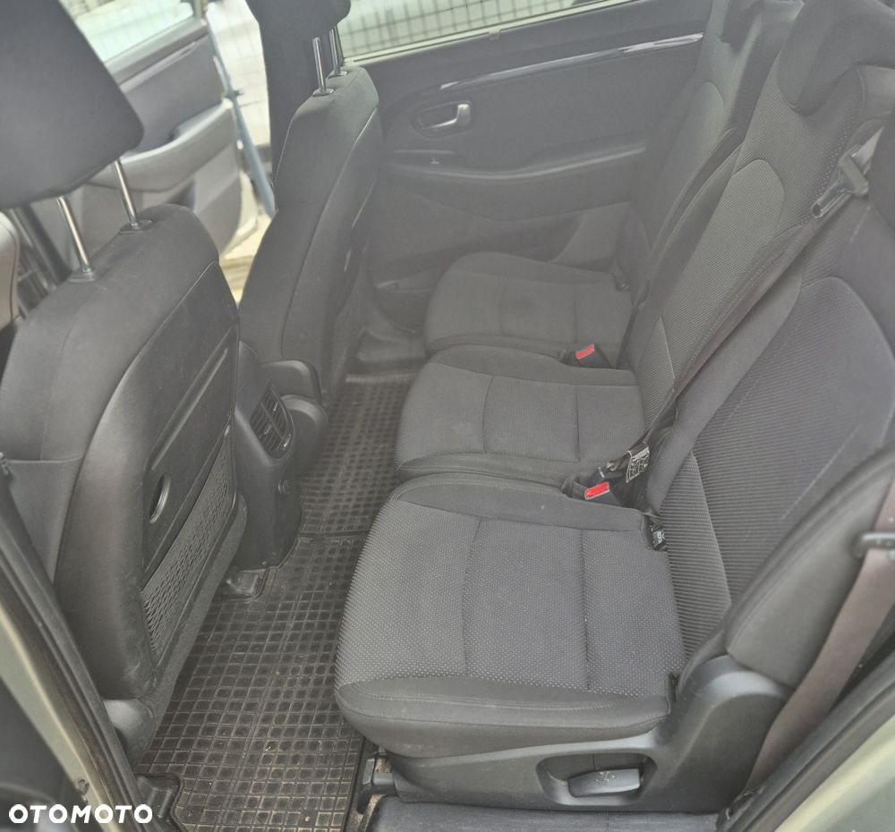 Kia Carens - 7