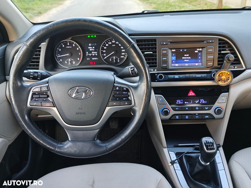 Hyundai Elantra 1.6 MPi Exclusive - 6