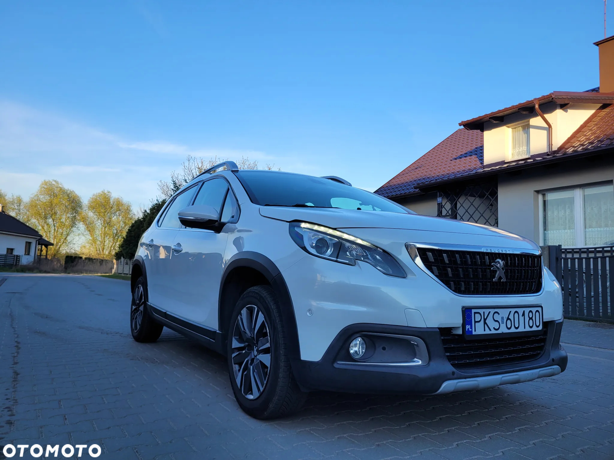 Peugeot 2008 1.2 Pure Tech Allure S&S - 25