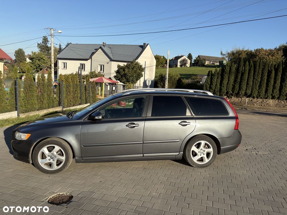 Volvo V50 2011 photo 2