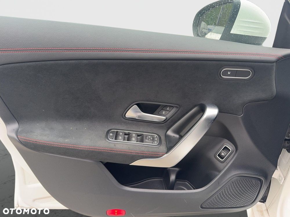 Mercedes-Benz CLA 180 mHEV AMG Line 7G-DCT - 17
