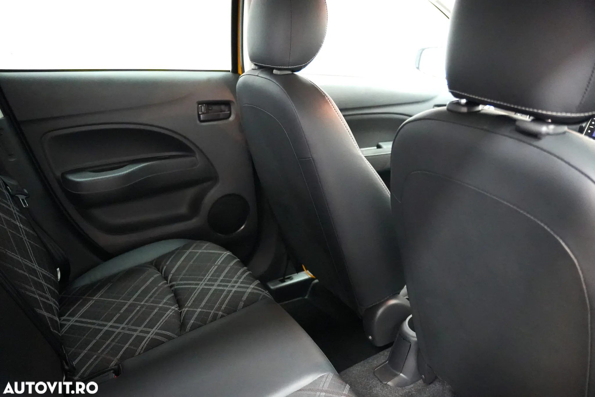 Mitsubishi Space Star 1.2 2WD CVT Intense - 11