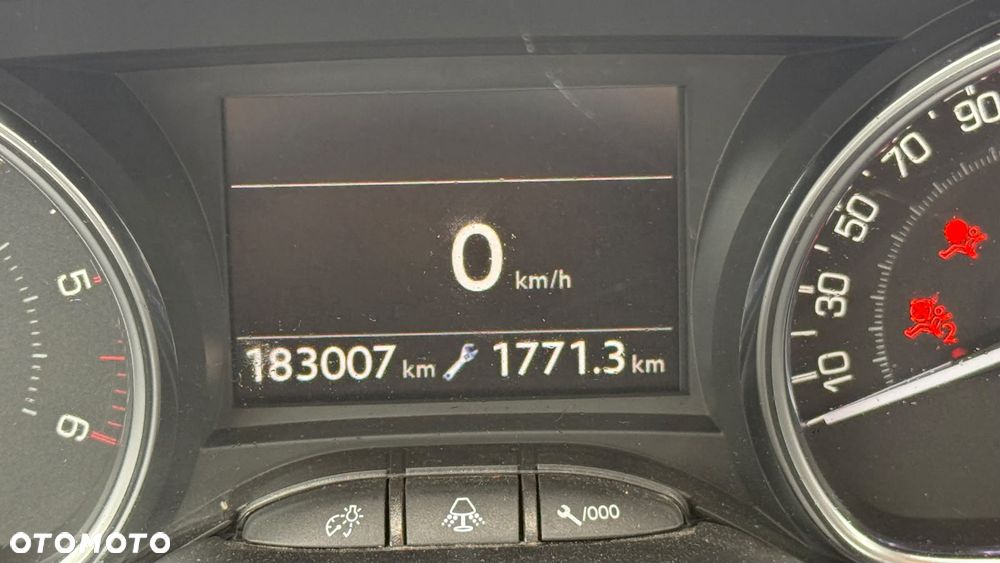 Peugeot 2008 BlueHDi 100 Active - 8