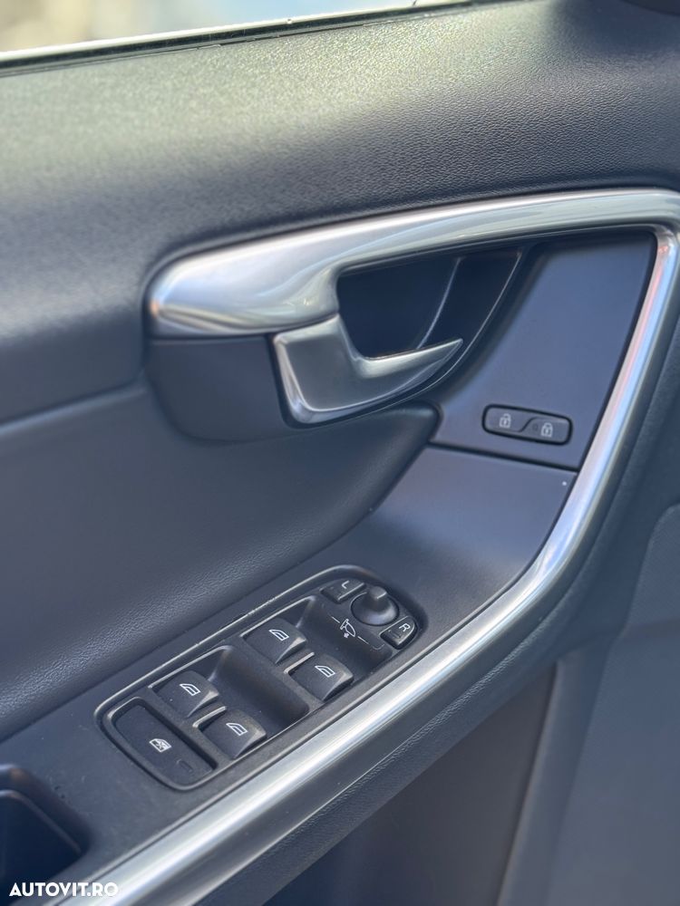 Volvo V60 D5 AWD Basic - 11