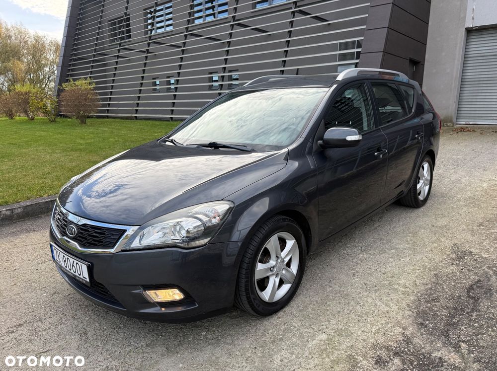 Kia Ceed ver-1-6-crdi-128-dream-team-edition - 1