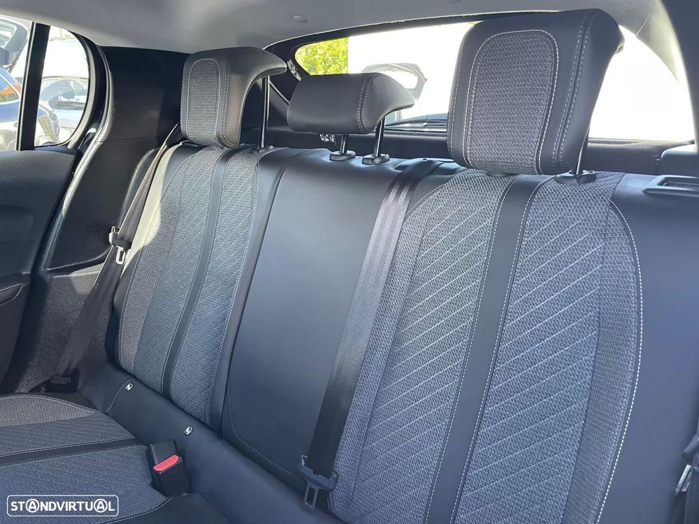 Peugeot 208 1.2 PureTech Allure - 21