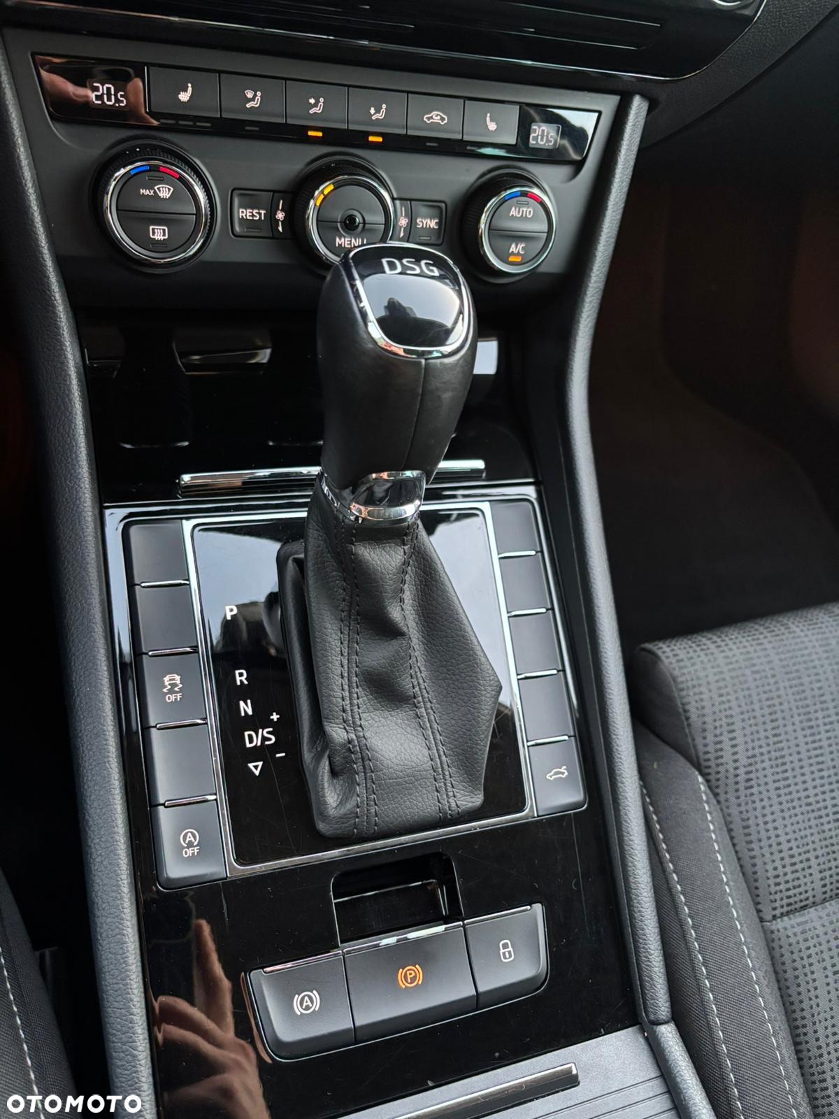 Skoda Superb 2.0 TDI DSG Premium Edition - 20