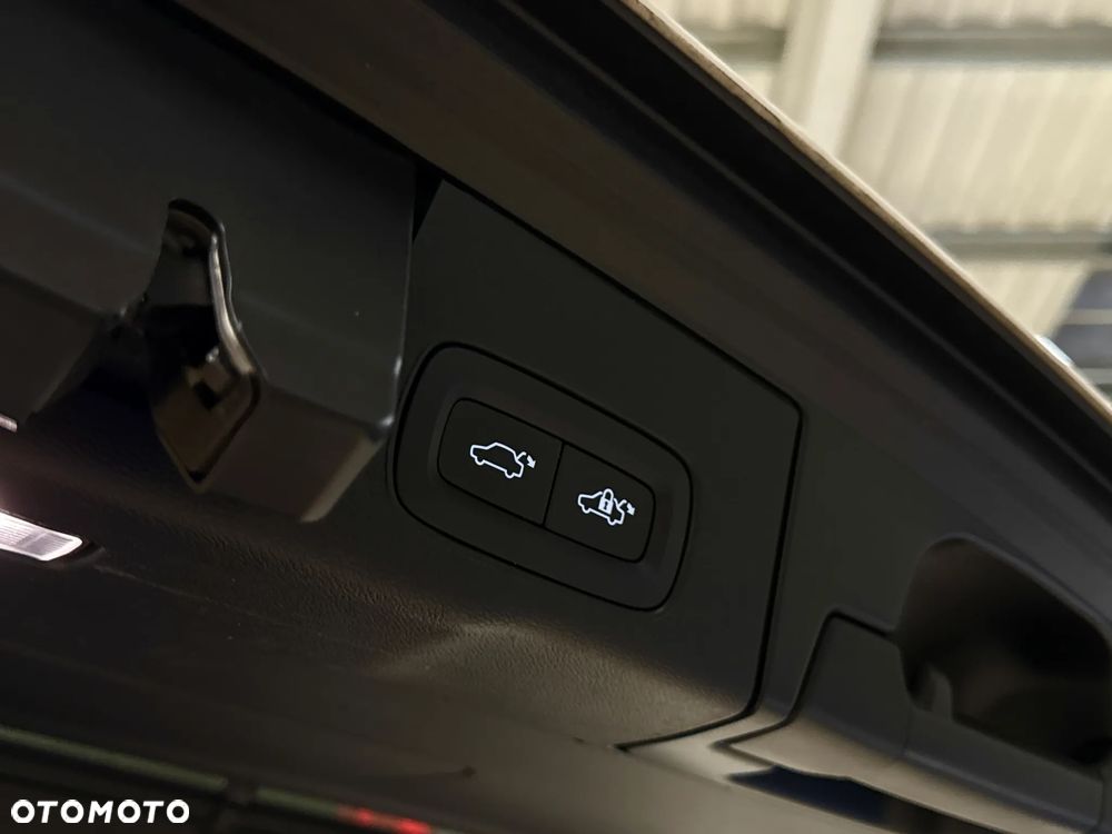 Volvo XC 60 T6 Plug-In Hybrid AWD Plus Bright - 24