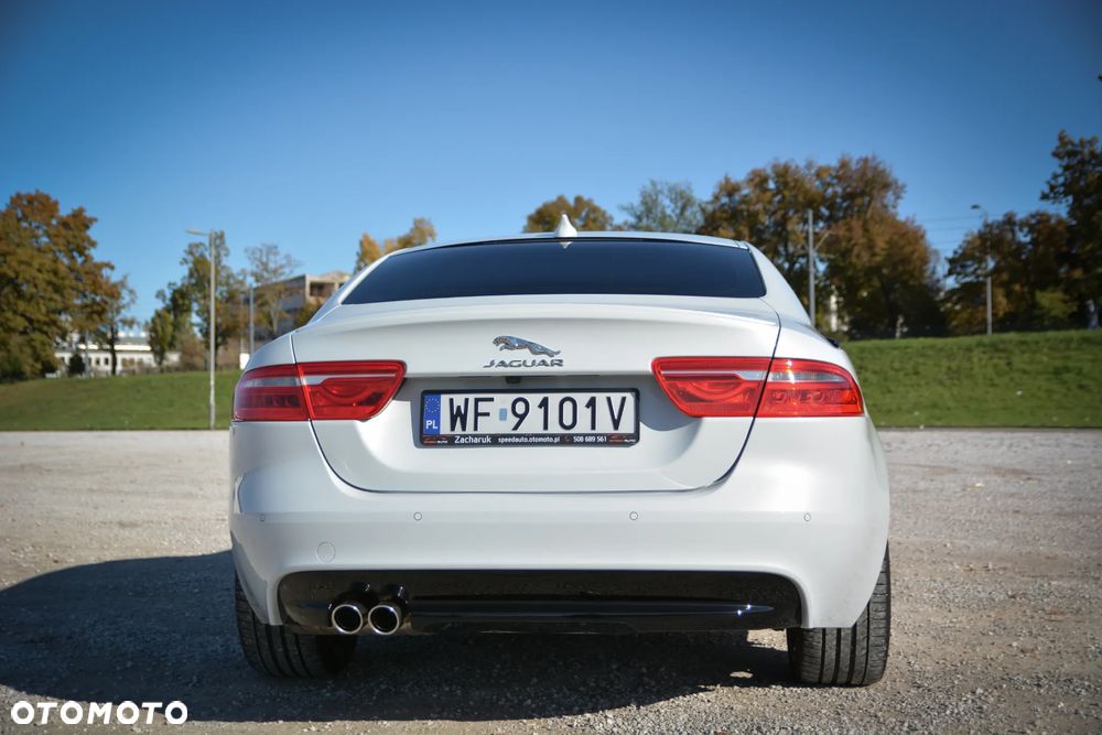 Jaguar XE 2.0 D R-Sport - 14