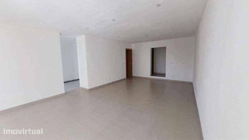 Apartamento T2 semi-mobilado - Grande imagem: 2/8