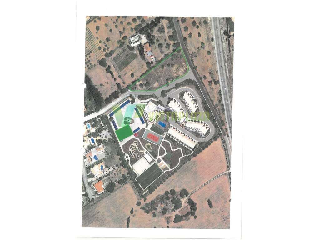 Lote de terreno com furo de água e viabilidade de construção de 950 m² - Grande imagem: 2/5