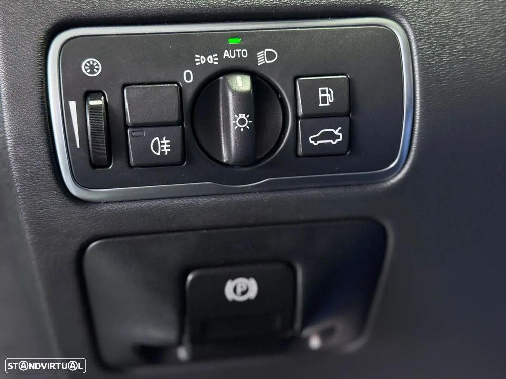 Volvo XC 70 2.0 D4 Momentum Geartronic - 15
