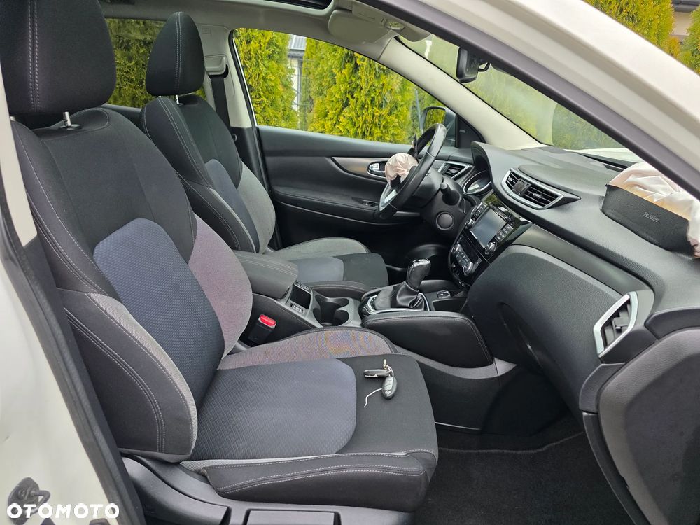 Nissan Qashqai 1.6 DCi Xtronic TEKNA - 9