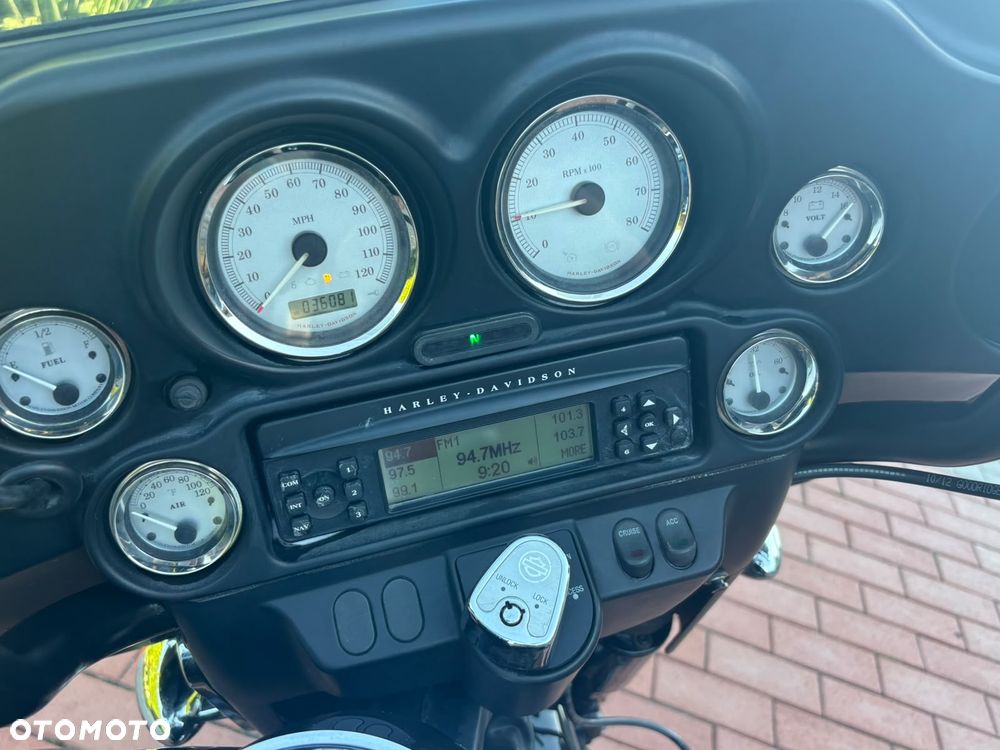 Harley-Davidson Touring Street Glide - 11