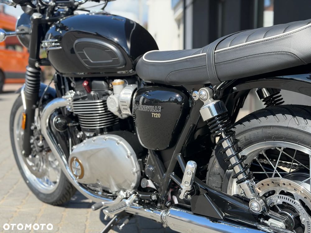 Triumph Bonneville - 15