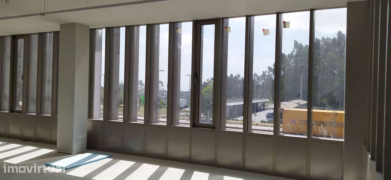 Escritório / Espaço de Serviços com 115 m² na Zona Industrial da Maia - Grande imagem: 5/15