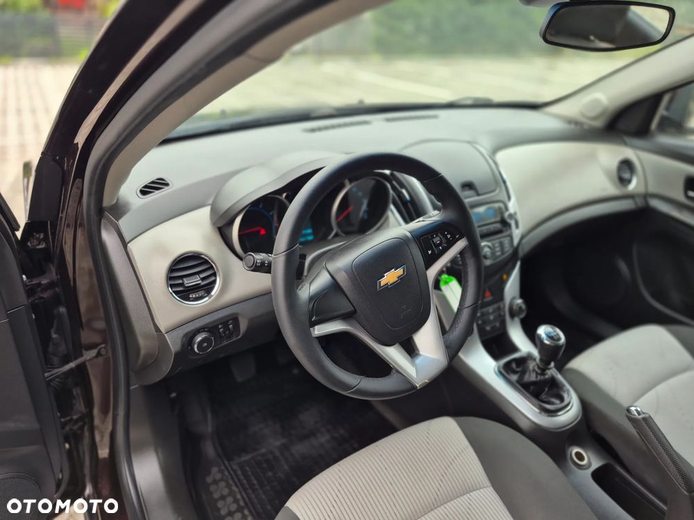 Chevrolet Cruze 1.6 LS - 9