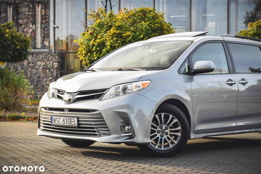 Toyota Sienna 2018 photo 2