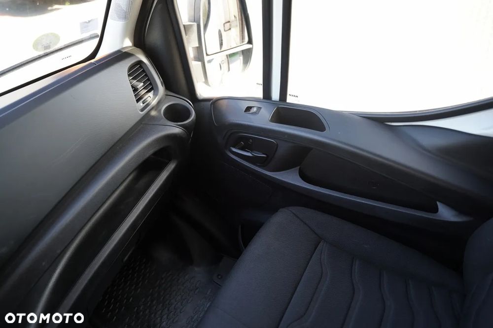 Iveco DAILY 35-130 / CHŁODNIA / MUTITEMPERATURA / 2 X  AGREGAT THERMO KING / SPROWADZONY - 28