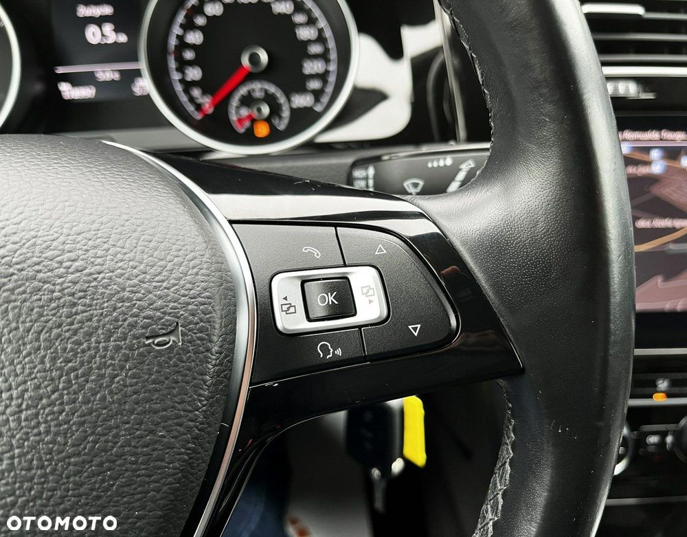 Volkswagen Golf - 22