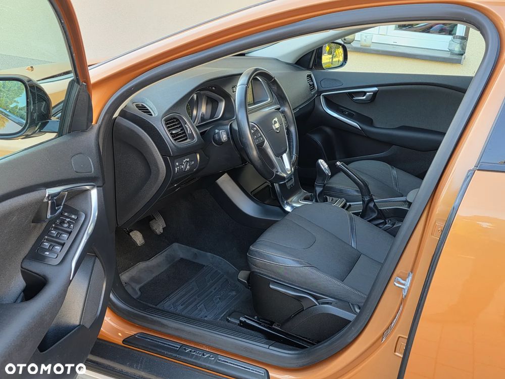 Volvo V40 Cross Country D3 Momentum - 20