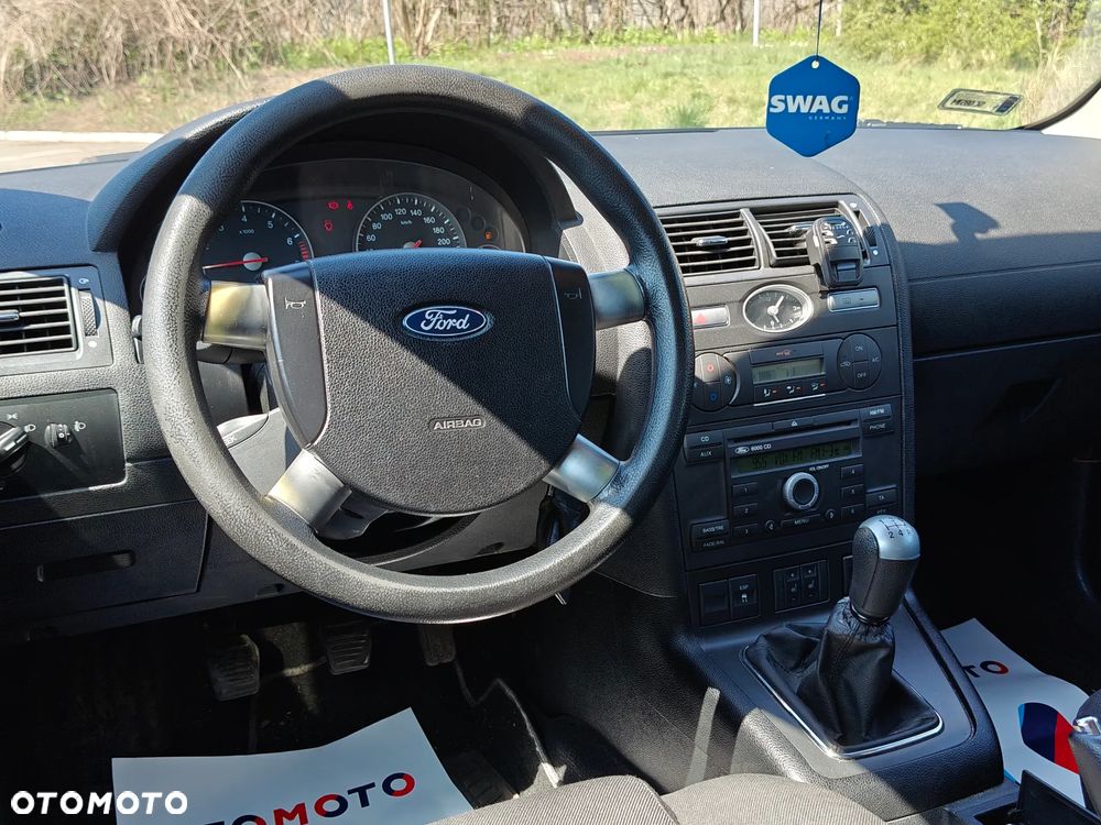 Ford Mondeo 1.8 Ghia - 6