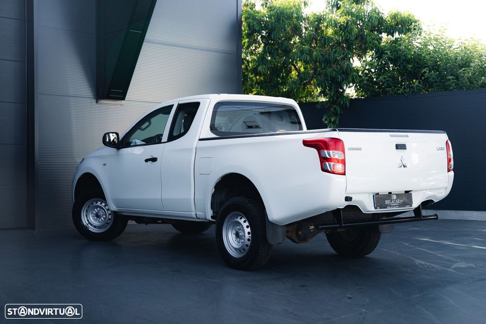 Mitsubishi L200 2.4 DI-D Club Invite 4WD - 19