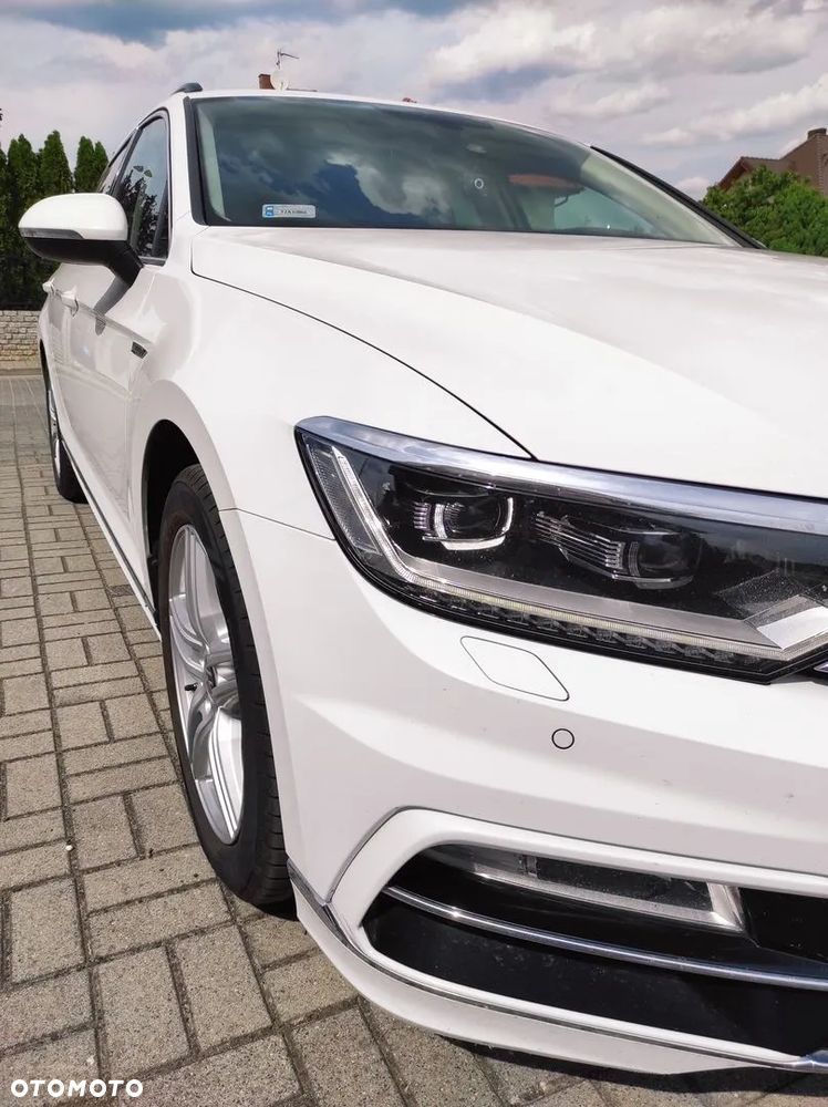 Volkswagen Passat Variant 2.0 TDI SCR DSG Highline - 12
